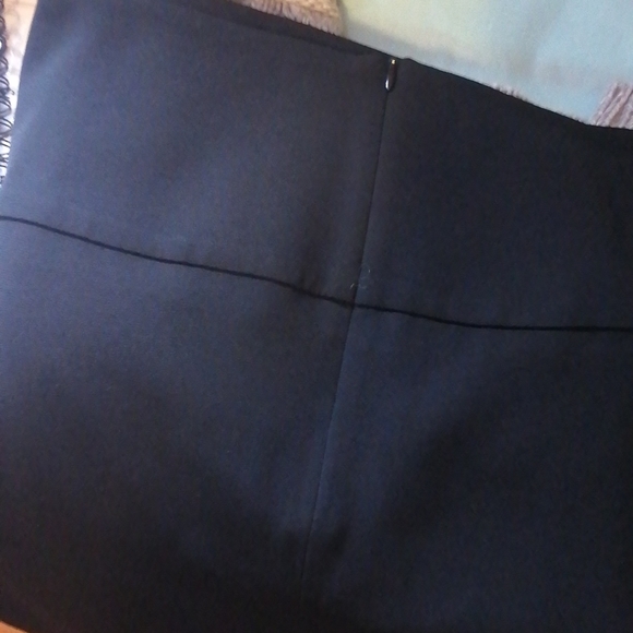 Judith & Charles knee length black pencil skirt, hidden zip, new no tags, sz 6 - Picture 4 of 5